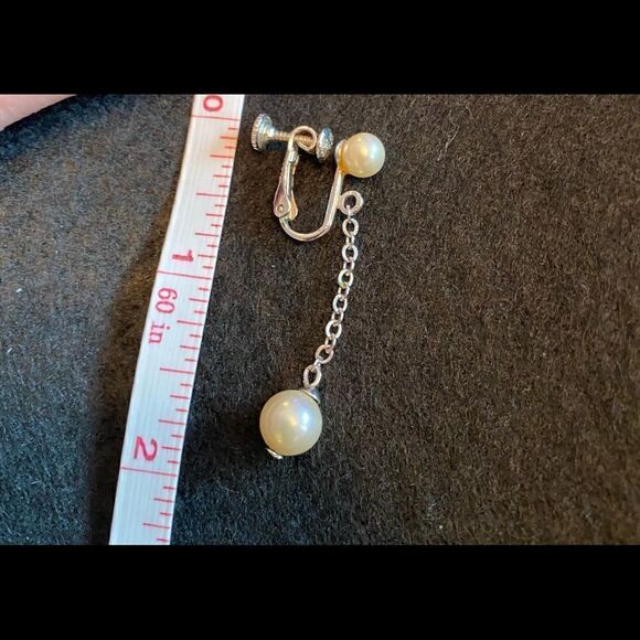 Vintage 60s Dangling Pearl Drop Earrings - Picture 2 of 3
